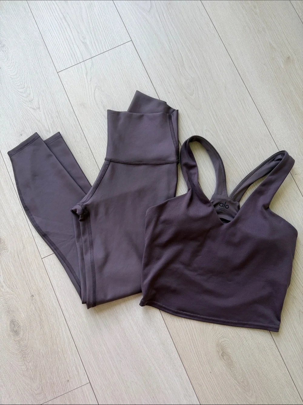 ALO Yoga 7/8 Airlift Legging & Airbrush Real Bra in Plum Set EUC